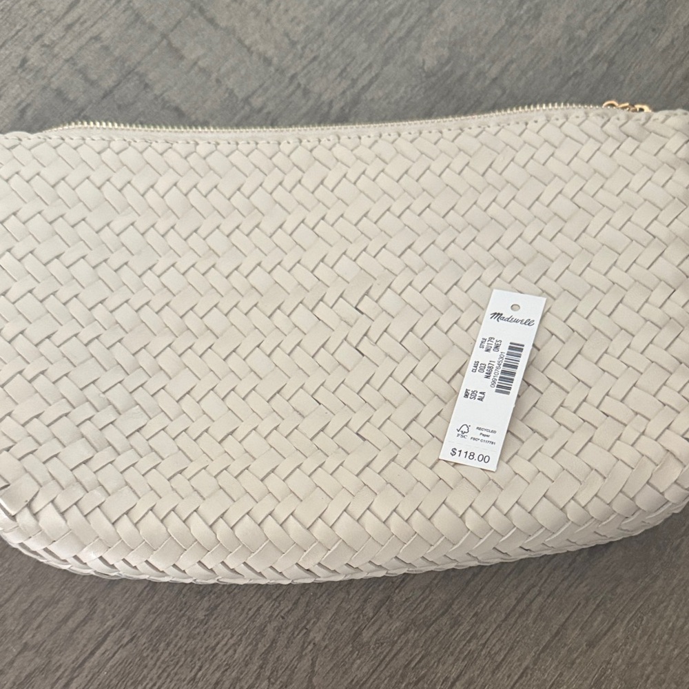 Madewell Ivory Woven Clutch  zipper open   Card holder